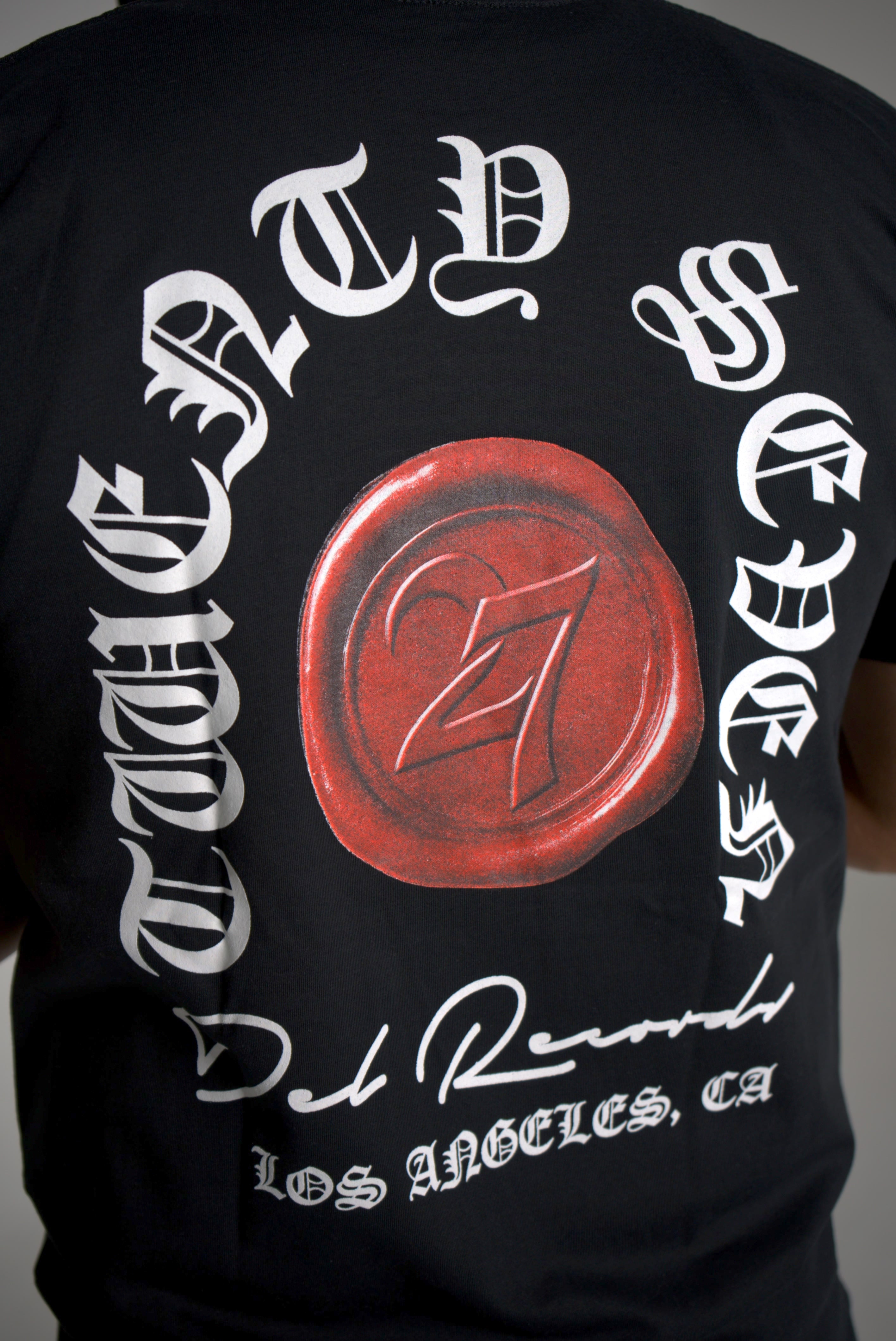 DEL 27 TEE